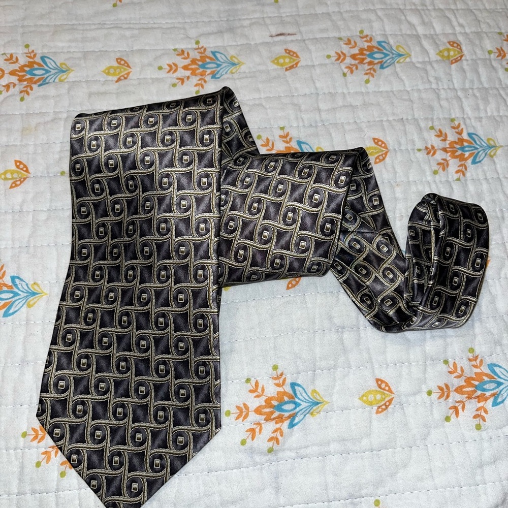 Farentino Ferre 100% Silk Sophisticated Black and Gold Patterned Men's Tie